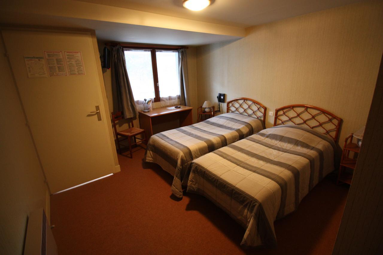 Hotel Les Deux Sapins Cailly-sur-Eure Room photo