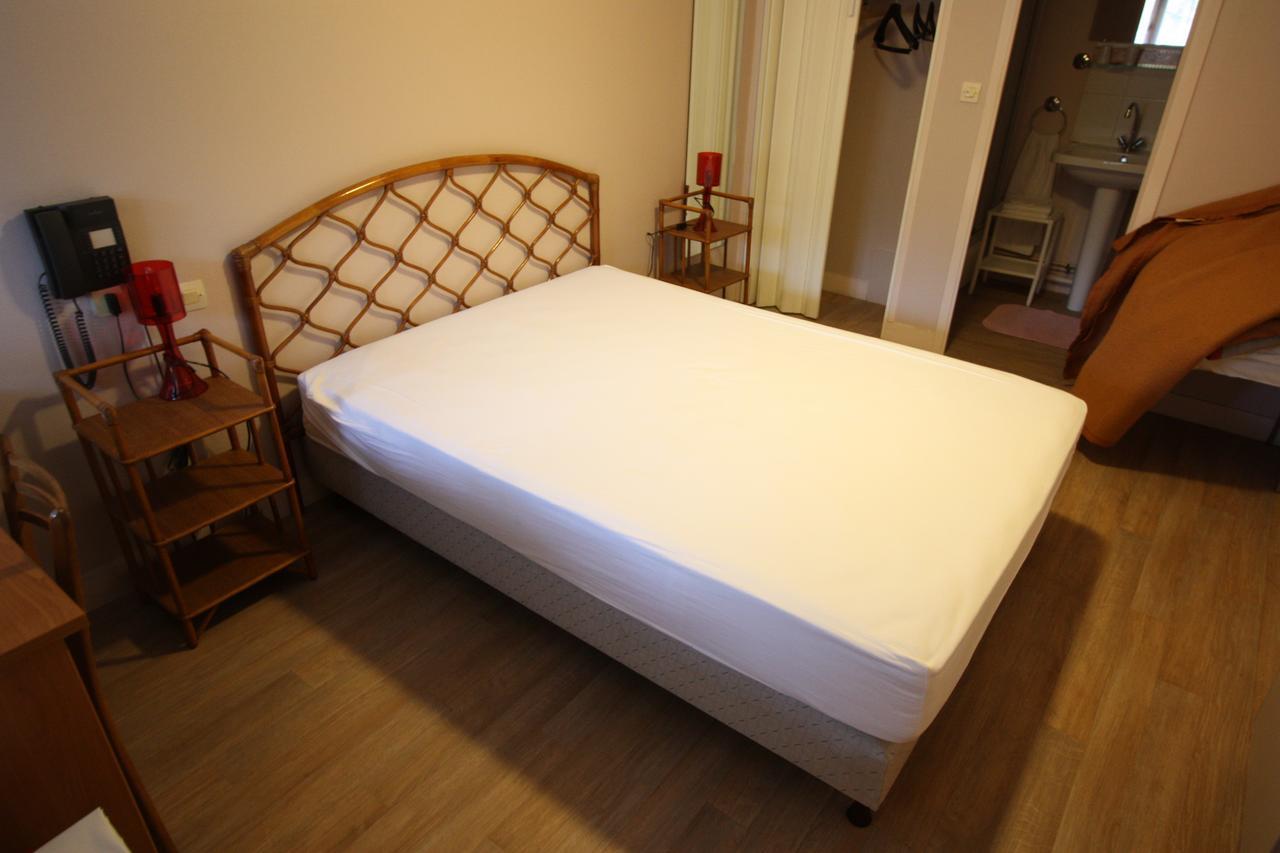Hotel Les Deux Sapins Cailly-sur-Eure Room photo