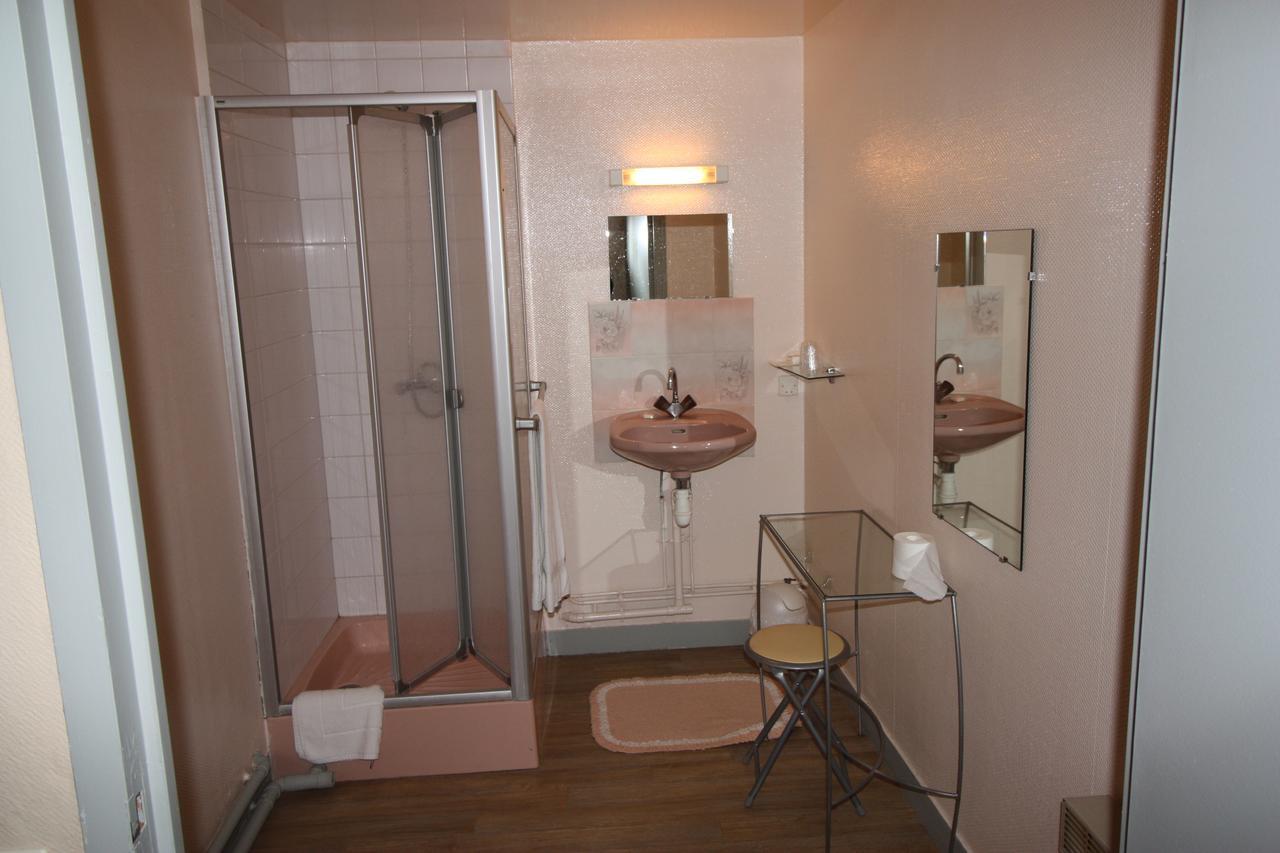 Hotel Les Deux Sapins Cailly-sur-Eure Room photo
