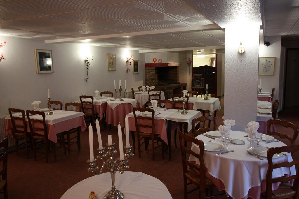 Hotel Les Deux Sapins Cailly-sur-Eure Exterior photo