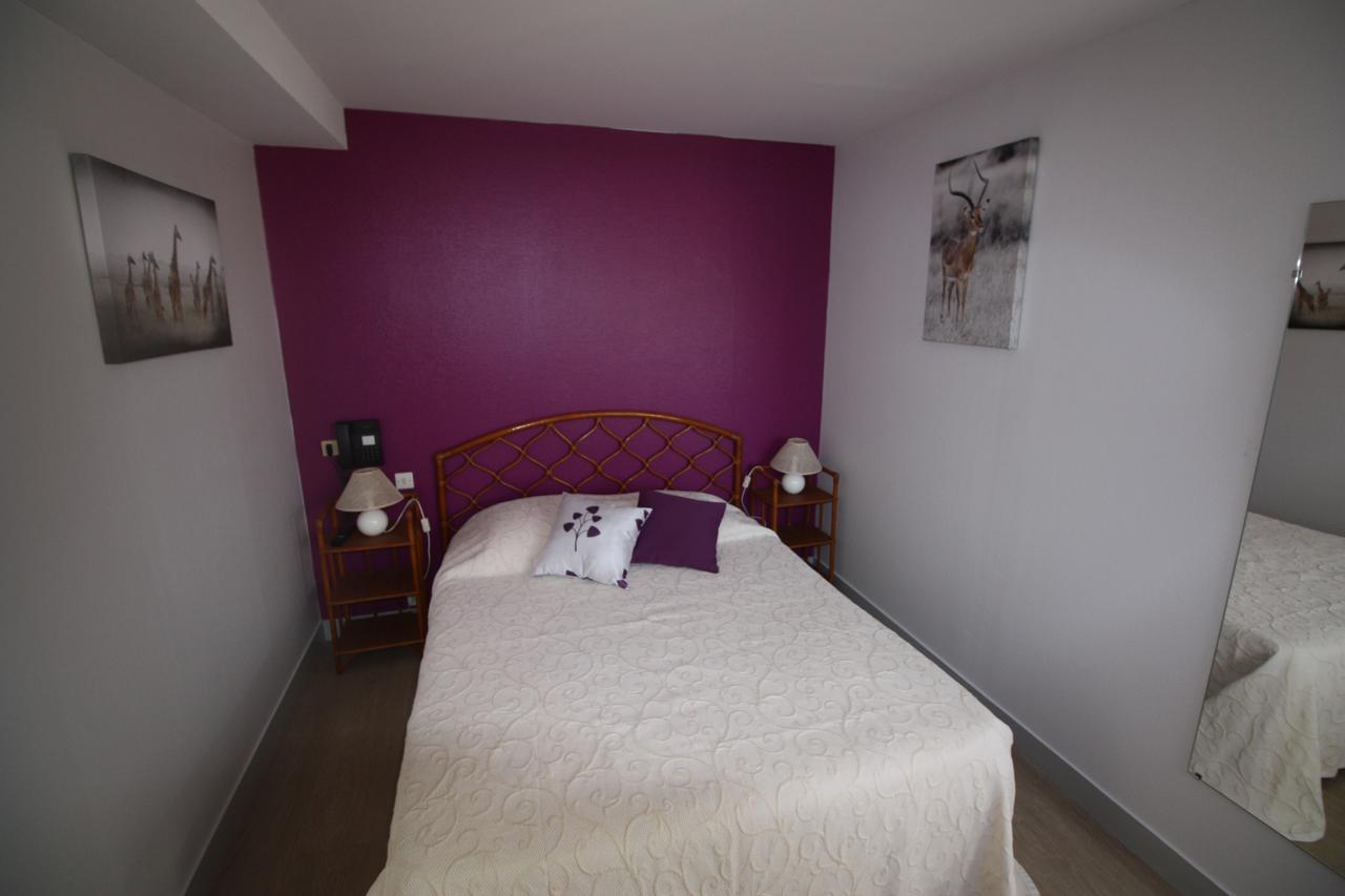 Hotel Les Deux Sapins Cailly-sur-Eure Exterior photo
